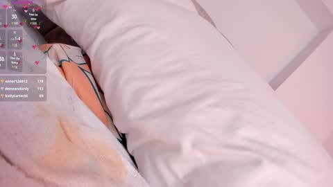 Snapshot of samanthaheinz chatting on 02-07-25, 02:29 V A N E S S A online show from 02-07-25, 02:29