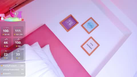 Snapshot of samanthaheinz chatting on 10-04-25, 10:41 V A N E S S A online show from 10-04-25, 10:41