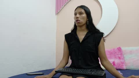 Snapshot of samanthalaurent chatting on 06-01-26, 07:04 samanthalaurent online show from 06-01-26, 07:04