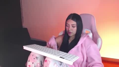 Snapshot of samara_lam chatting on 12-12-24, 08:47 Sammy  online show from 12-12-24, 08:47