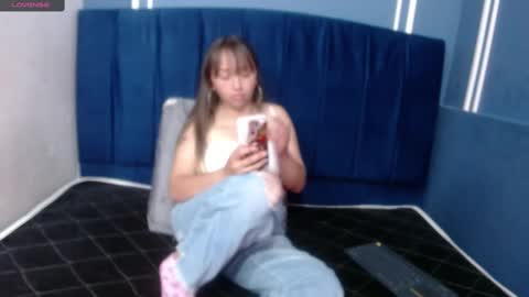 Snapshot of samara_purple chatting on 01-10-25, 12:47 Dafne  online show from 01-10-25, 12:47