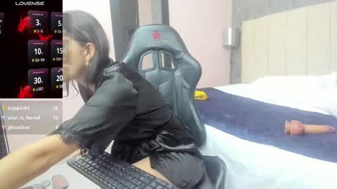Snapshot of samarha_xue chatting on 02-19-25, 06:32 Sara online show from 02-19-25, 06:32