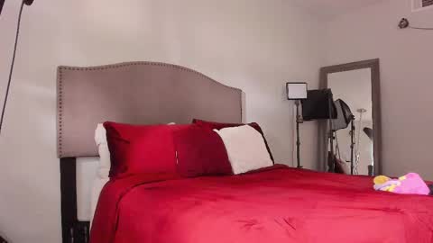 Yaya online show from 04-25-26, 04:59