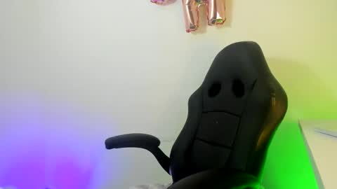 Snapshot of samikiulers chatting on 12-21-24, 11:56 Sami online show from 12-21-24, 11:56