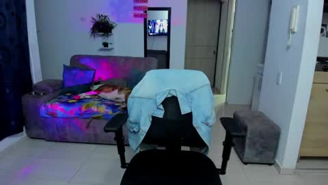 Snapshot of samismith77 chatting on 04-28-26, 12:31 SARA online show from 04-28-26, 12:31