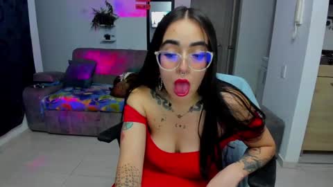 Snapshot of samismith77 chatting on 04-28-26, 11:43 SARA online show from 04-28-26, 11:43