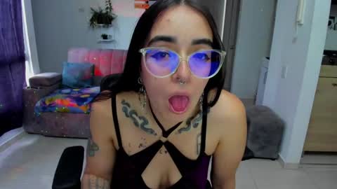 Snapshot of samismith77 chatting on 04-29-26, 10:27 SARA online show from 04-29-26, 10:27