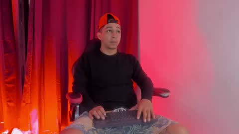 Snapshot of sammy_and_mike_ls chatting on 09-10-25, 10:37 Sophie y Mark online show from 09-10-25, 10:37