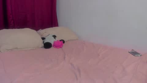 Snapshot of sammy_and_mike_ls chatting on 11-12-25, 11:10 Sophie y Mark online show from 11-12-25, 11:10