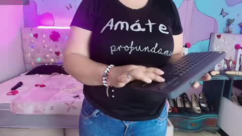 Snapshot of sammy_mature_ chatting on 05-11-26, 09:34 Sammy online show from 05-11-26, 09:34