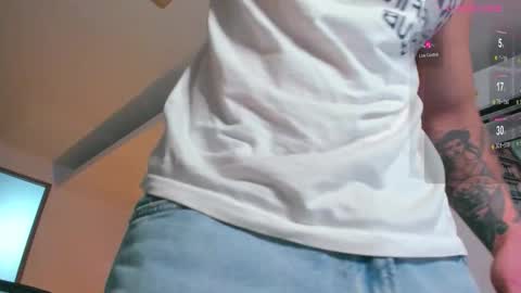 Snapshot of samuel_andrew chatting on 10-11-25, 05:17 Samuel online show from 10-11-25, 05:17