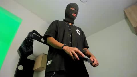 Snapshot of samuel_suarez chatting on 10-20-25, 05:30 online show from 10-20-25, 05:30