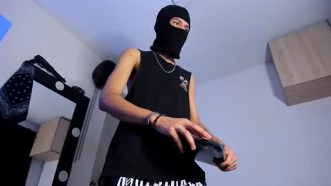 Snapshot of samuel_suarez chatting on 10-24-25, 06:54 online show from 10-24-25, 06:54