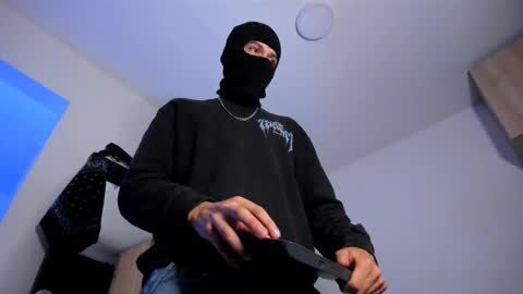 Snapshot of samuel_suarez chatting on 10-25-25, 08:22 online show from 10-25-25, 08:22