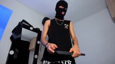 Snapshot of samuel_suarez chatting on 11-04-25, 01:16 online show from 11-04-25, 01:16