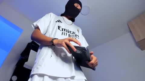 Snapshot of samuel_suarez chatting on 11-10-25, 05:39 online show from 11-10-25, 05:39