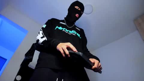 Snapshot of samuel_suarez chatting on 11-14-25, 02:54 online show from 11-14-25, 02:54