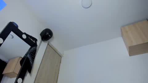 Snapshot of samuel_suarez chatting on 11-26-25, 05:19 online show from 11-26-25, 05:19