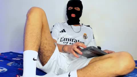 Snapshot of samuel_suarez chatting on 11-28-25, 05:54 online show from 11-28-25, 05:54