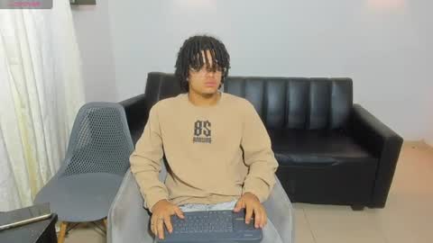 Snapshot of samxx_muscle chatting on 06-23-26, 12:14 samxx_muscle online show from 06-23-26, 12:14