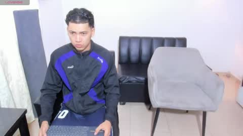 Snapshot of samxx_muscle chatting on 06-25-26, 02:21 samxx_muscle online show from 06-25-26, 02:21