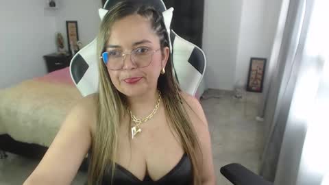 Snapshot of samy_vsn chatting on 02-03-25, 09:29 samy_vsn online show from 02-03-25, 09:29