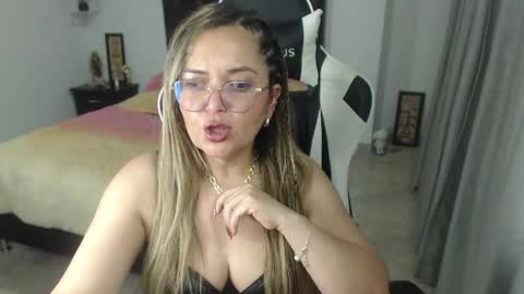 Snapshot of samy_vsn chatting on 02-04-25, 12:40 samy_vsn online show from 02-04-25, 12:40