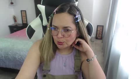 Snapshot of samy_vsn chatting on 02-06-25, 05:51 samy_vsn online show from 02-06-25, 05:51