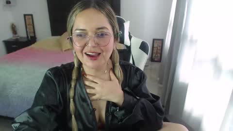 Snapshot of samy_vsn chatting on 02-08-25, 09:15 samy_vsn online show from 02-08-25, 09:15