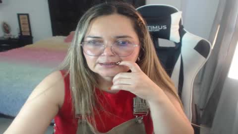 Snapshot of samy_vsn chatting on 02-19-25, 10:42 samy_vsn online show from 02-19-25, 10:42