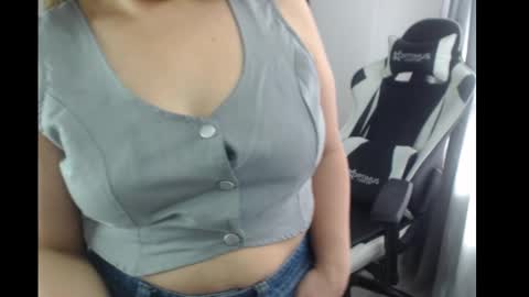 Snapshot of samy_vsn chatting on 03-01-25, 09:04 samy_vsn online show from 03-01-25, 09:04