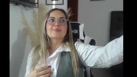 Snapshot of samy_vsn chatting on 09-23-25, 10:24 samy_vsn online show from 09-23-25, 10:24