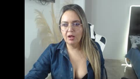 Snapshot of samy_vsn chatting on 10-17-25, 06:54 samy_vsn online show from 10-17-25, 06:54