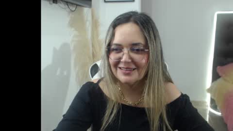 Snapshot of samy_vsn chatting on 11-21-25, 09:02 samy_vsn online show from 11-21-25, 09:02