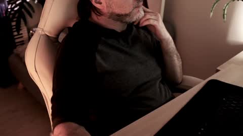 Sanders online show from 12-29-24, 01:56