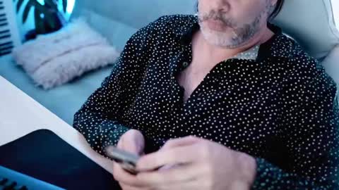 Sanders online show from 02-12-25, 02:45