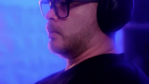 Sanders online show from 11-28-25, 05:10