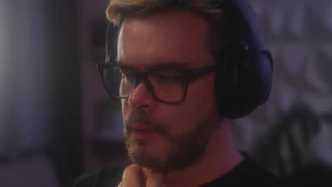 Snapshot of sanders_white chatting on 02-08-26, 03:32 Sanders online show from 02-08-26, 03:32