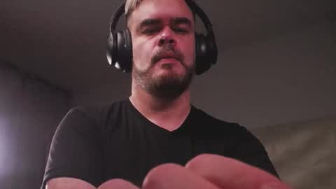 Snapshot of sanders_white chatting on 02-20-26, 05:04 Sanders online show from 02-20-26, 05:04