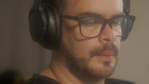 Snapshot of sanders_white chatting on 03-31-26, 06:36 Sanders online show from 03-31-26, 06:36