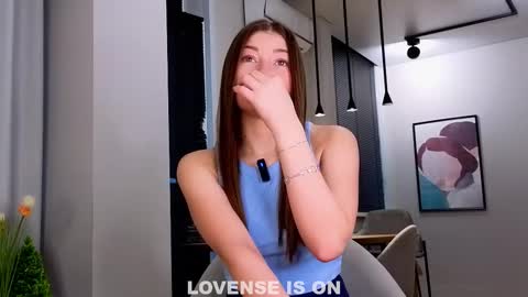 Snapshot of sandiule chatting on 02-08-26, 01:53 Emma online show from 02-08-26, 01:53