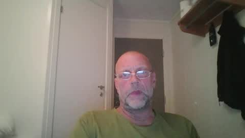 Snapshot of sandnesrune523 chatting on 11-18-25, 06:45 sandnesrune523 online show from 11-18-25, 06:45