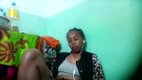 Snapshot of sandra1253099 chatting on 11-26-25, 06:42 sandra1253099 online show from 11-26-25, 06:42