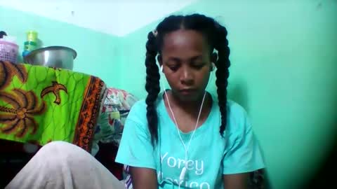 Snapshot of sandra1253099 chatting on 11-30-25, 06:34 sandra1253099 online show from 11-30-25, 06:34