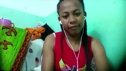 Snapshot of sandra1253099 chatting on 12-14-25, 05:18 sandra1253099 online show from 12-14-25, 05:18