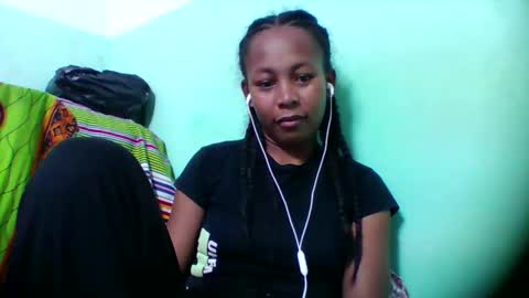 Snapshot of sandra1253099 chatting on 12-16-25, 06:24 sandra1253099 online show from 12-16-25, 06:24