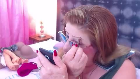 Snapshot of sandra_20_ chatting on 09-22-25, 11:23 SANDRA online show from 09-22-25, 11:23