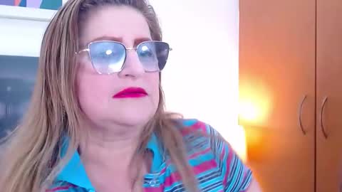 Snapshot of sandra_20_ chatting on 10-11-25, 10:47 SANDRA online show from 10-11-25, 10:47