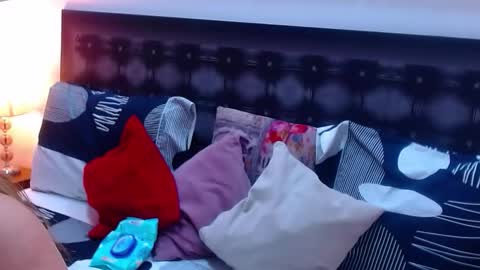 Snapshot of sandra_20_ chatting on 10-26-25, 10:32 SANDRA online show from 10-26-25, 10:32