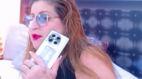 Snapshot of sandra_20_ chatting on 11-20-25, 11:10 SANDRA online show from 11-20-25, 11:10